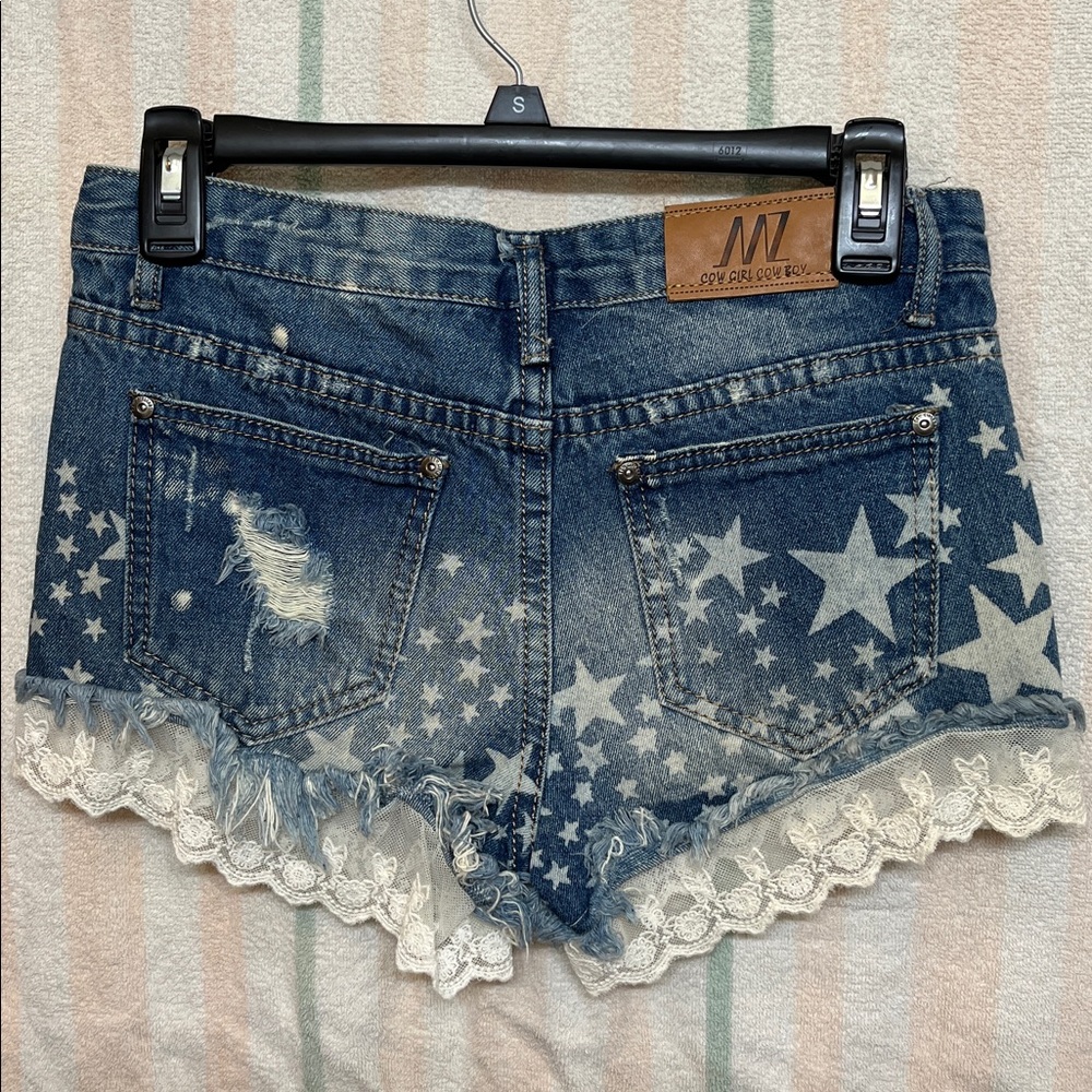 ⭐️🌻⭐️🌻NWOT Starry Denim Lace Trim Women's Shorts - Picture 2 of 5